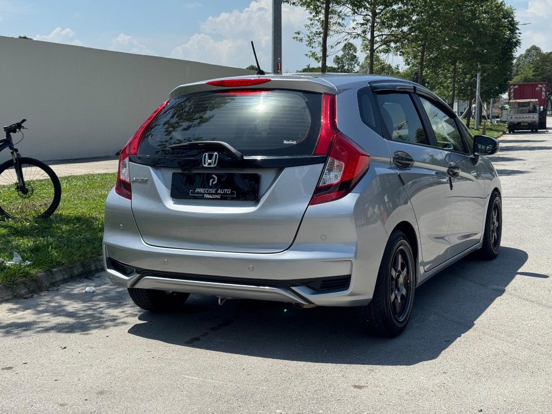 Honda Jazz 1.3 (A) (Category: Used Cars) located in Singapore. Submitted by preciseauto (Listing ID 1453550126, Image 3). Description: 🔥🔥BOSS SAY ALL MUST GO CLEARANCE SALE🔥🔥 🚨CHEAPEST CARS IN THE MARKET🚨 🚘$500 DRIVEAWAY🚘 🏦LOWEST INTEREST FROM 1.48%🏦 🟢1 YEAR WARRANTY🟢 🔧FREE 1 YEAR SERVICING🔧 🏬 Vehicle 120 Points INSPECTION CHECK By In House Workshop BEFORE we put them for SALE 🚕 PHV Drivers Welcomed 🔁 High Trade In Value ‼️ 🌟 20