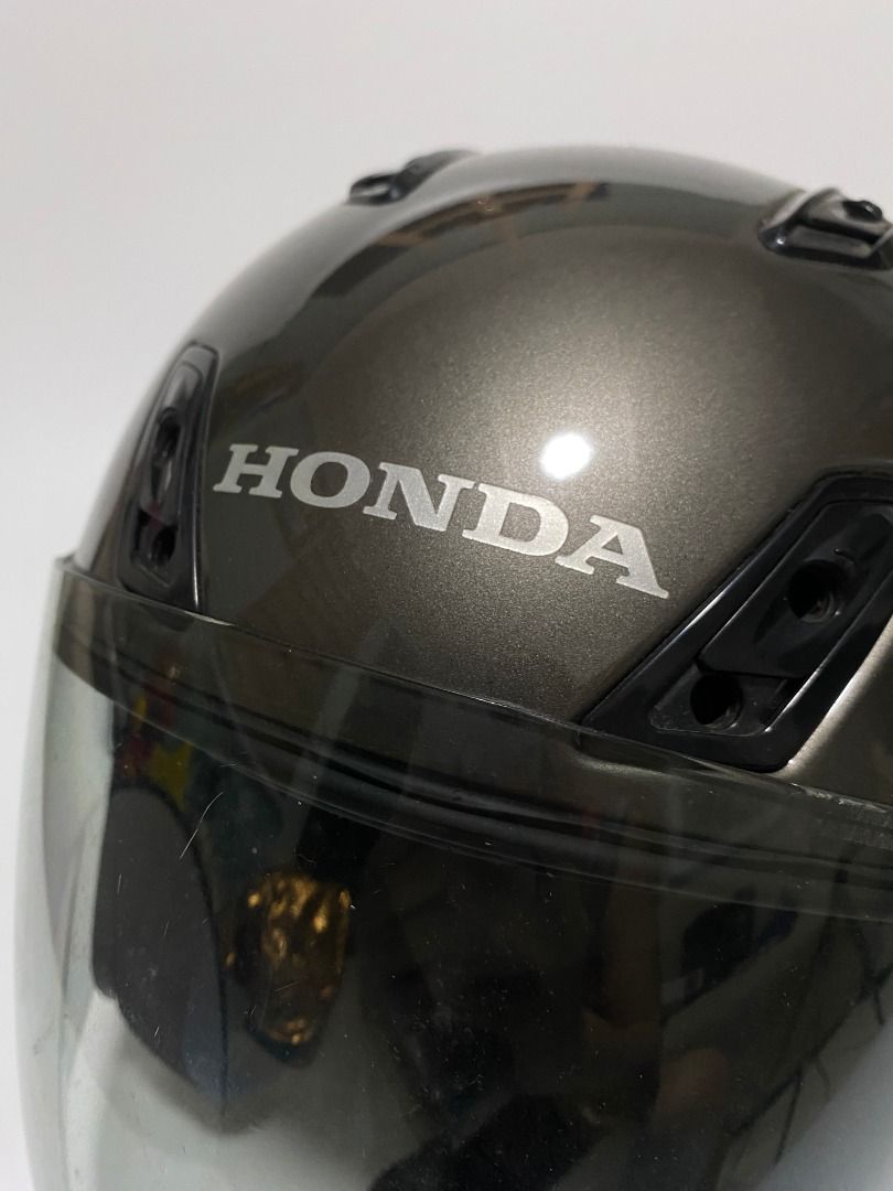 Honda Rheos Grey Motorcycle Helmet (Category: Helmets and other Riding Gears) located in Bacoor. Submitted by banananana12 (Listing ID 1453473069, Image 3). Description: Honda Rheos Grey Helmet Made in Japan Size Medium 57-58cm With few scratches .