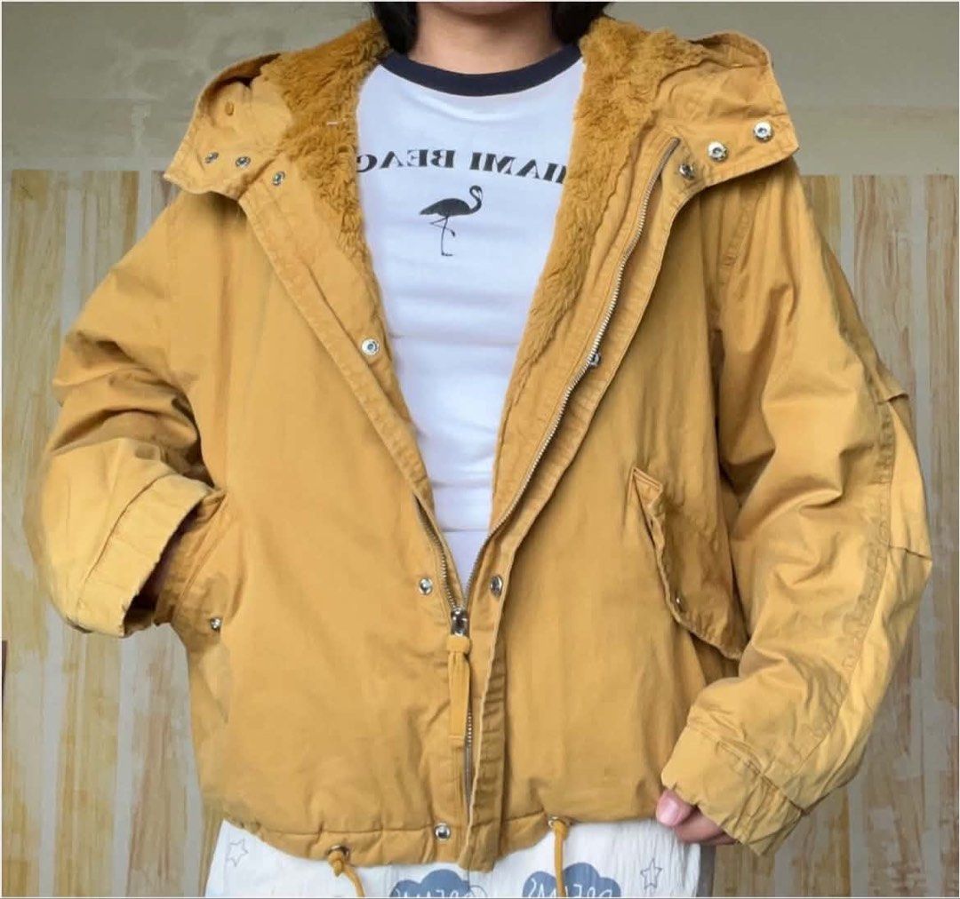 Hooded Jacket (Category: Coats, Jackets and Outerwear) located in La Trinidad. Submitted by closet_by_grace (Listing ID 1453559597, Image 3). Description: .