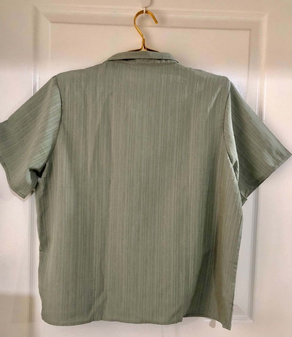 I Love Crissa 2XL Top (Category: Blouses) located in Imus. Submitted by sharislane (Listing ID 1453465584, Image 2). Description: - Olive green ribbed top - Brand: I Love Crissa - Size: 2XL - Features a cute heart detail on the tag - Ideal for casual outfits.