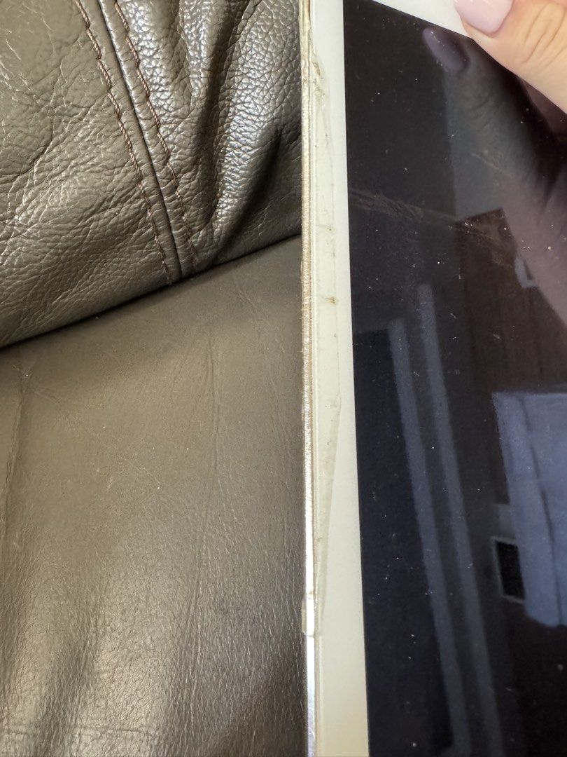 iPad二代 （分類：平板電腦 - iPad）位於 Hong Kong。 由 kiu12.17 提交（商品編號 1453454977，圖片 3）。簡介： 有少少瑕疵。