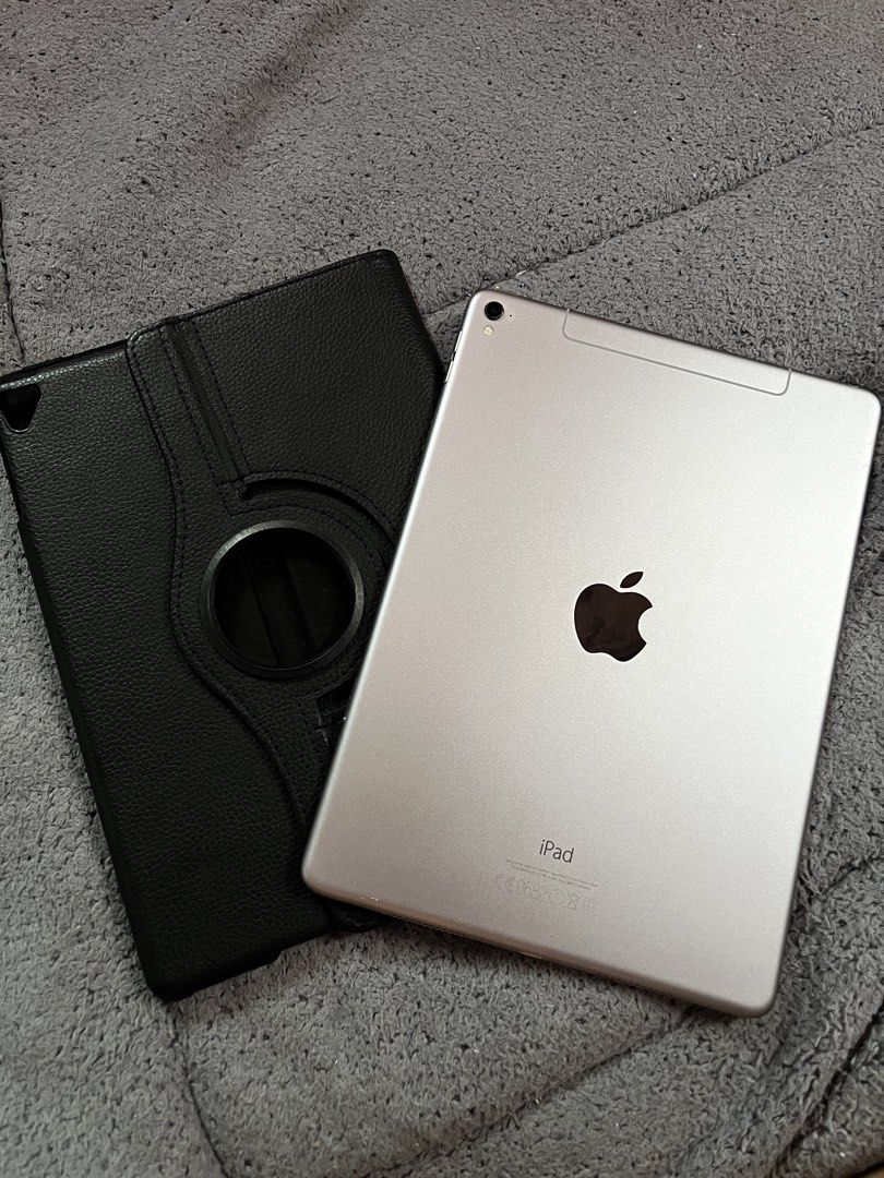 Ipad pro 9.7" (Category: iPad) located in Taguig. Submitted by leyahmarie (Listing ID 1453493450, Image 2). Description: For sale only Rushhhhhh need fund iPad Pro 9.7" -Case&Charger -Naka tempered glass narin -No issues gagamitin mo nalang -Pwede gumawa ng bagong apple id -Affordable, reliable, and perfect for everyday use WiFi + Cellular (SIM Supported) 32 gb ✨ Features ✅ 9.7-inch Retina Display ✅ iPadOS 16 ✅ Fingerprint (Touch ID) working ✅ Tr