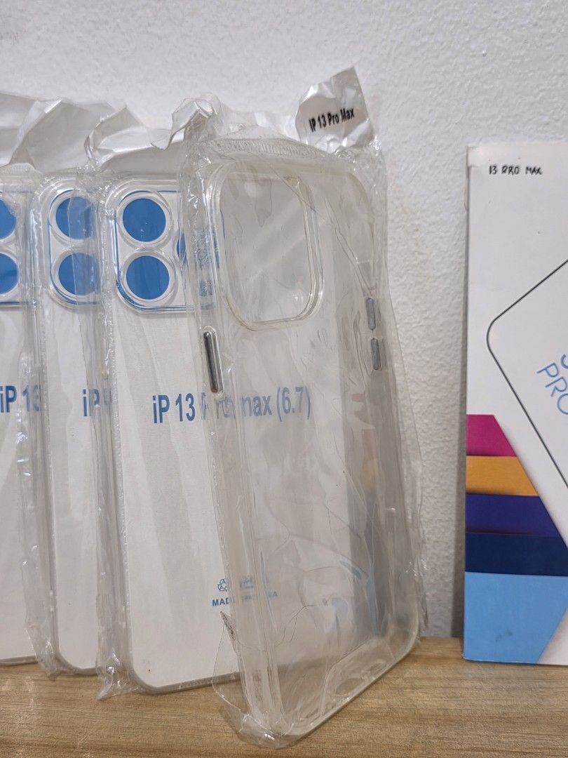 iPhone 13 Pro Max Clear case (Transparent) (Category: Cases & Sleeves) located in Quezon City. Submitted by drei06 (Listing ID 1453533077, Image 2). Description: iPhone 13 Pro Max Clear case (Transparent) Brand new/unused For Sale (P150 for all) Selling as pack only All unused 3x generic clear case 1x space clear case 4x hydrogel screen protector RFS: Declutter Location/Pick up/Meet up: - Tomas morato, Scout area - Timog Avenue Delivery: (Fees ar