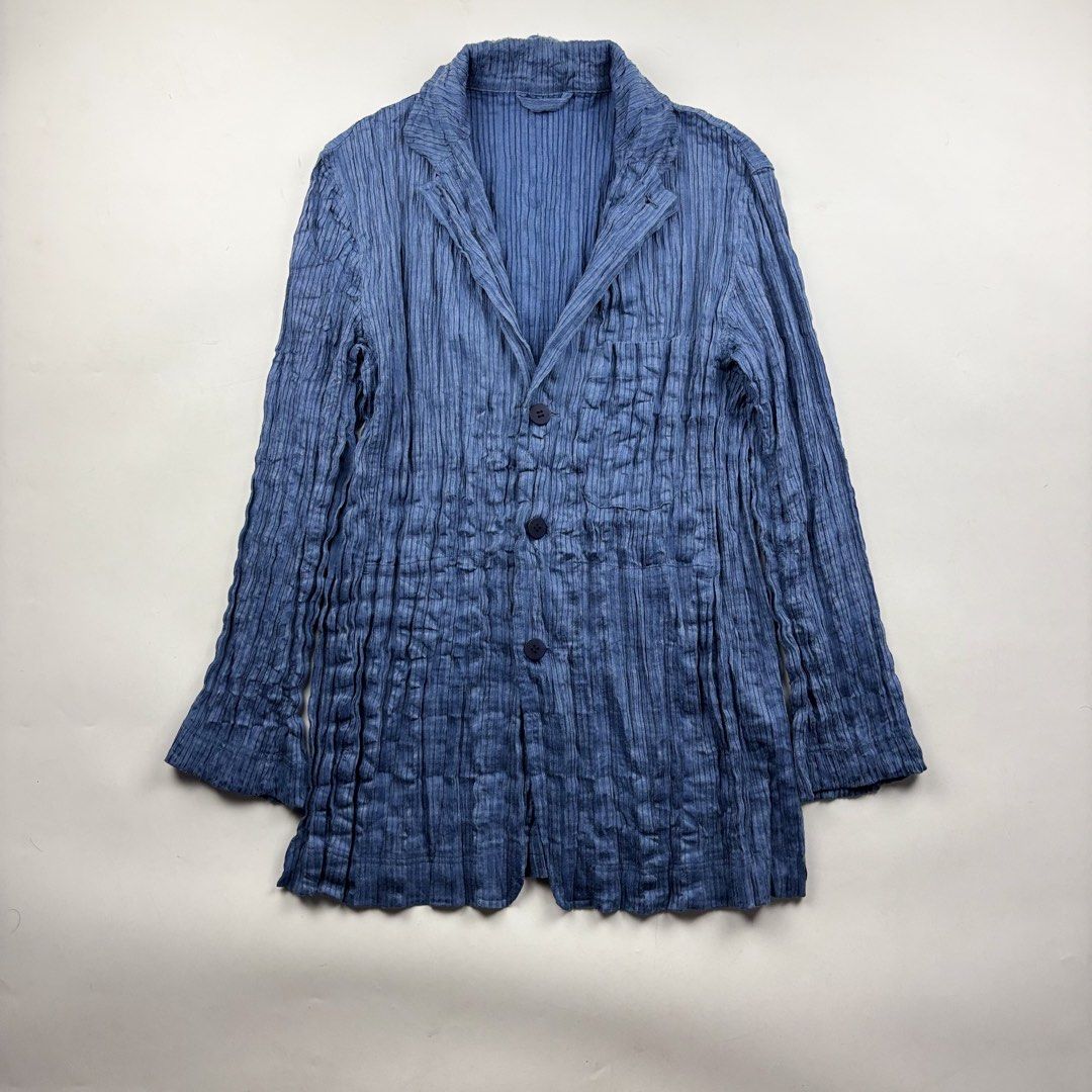 Issey Miyake Men Pleated Sport Jacket (Category: Coats, Jackets and Outerwear) located in Makati City. Submitted by ragrepository (Listing ID 1453436533, Image 1). Description: Issey Miyake Men Pleated Sport Jacket Tagged as 3 Length-30” Pit to pit-18.5” Sleeves- 22” Shoulder- 17” Condition-9/10 Flaw-None .