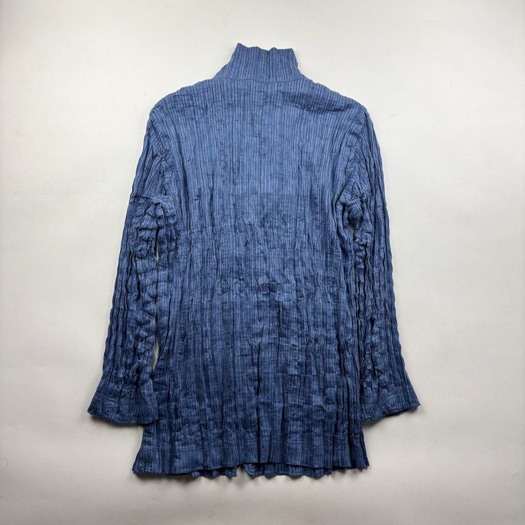 Issey Miyake Men Pleated Sport Jacket (Category: Coats, Jackets and Outerwear) located in Makati City. Submitted by ragrepository (Listing ID 1453436533, Image 2). Description: Issey Miyake Men Pleated Sport Jacket Tagged as 3 Length-30” Pit to pit-18.5” Sleeves- 22” Shoulder- 17” Condition-9/10 Flaw-None .