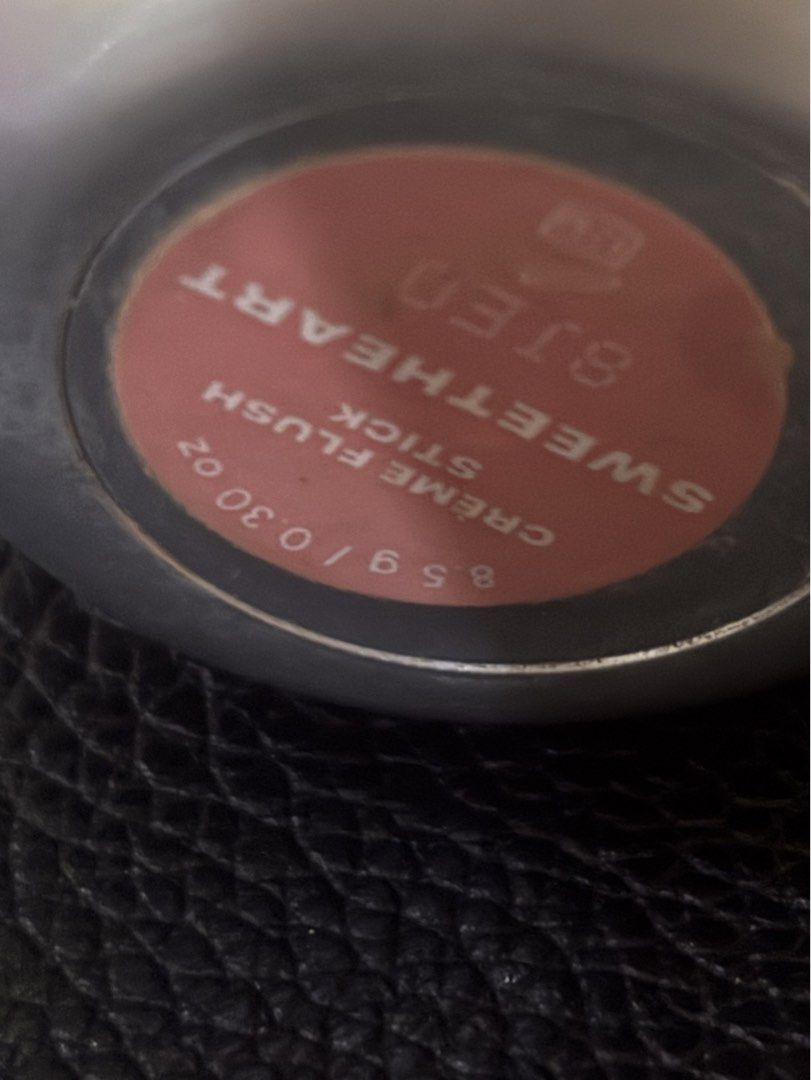 Issy & Co Pocket Blush (Category: Makeup) located in Pasay City. Submitted by liaa.ya (Listing ID 1453545044, Image 3). Description: .