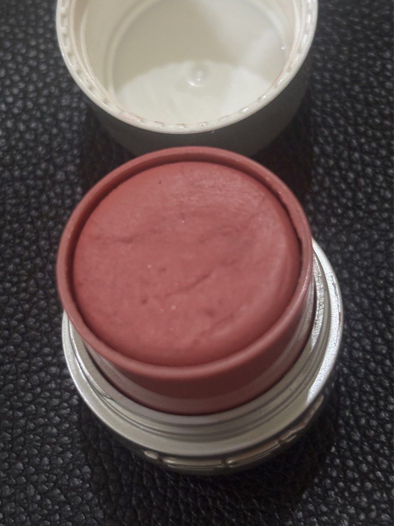 Issy & Co Pocket Blush (Category: Makeup) located in Pasay City. Submitted by liaa.ya (Listing ID 1453545044, Image 2). Description: .