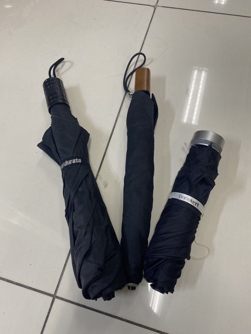 Japan folded umbrella (Category: Umbrellas) located in Caloocan City. Submitted by mzmarsz (Listing ID 1453597419, Image 1). Description: As is item.