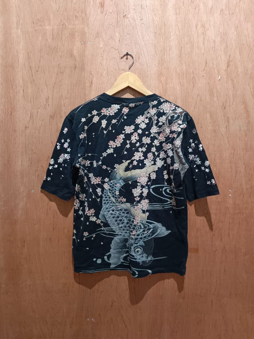 Japanese classic script sukajan koi tee (Category: Tshirts & Polo Shirts ) located in Davao. Submitted by plan-b (Listing ID 1453567433, Image 2). Description: Size - Medium Good condition Small sleeves.