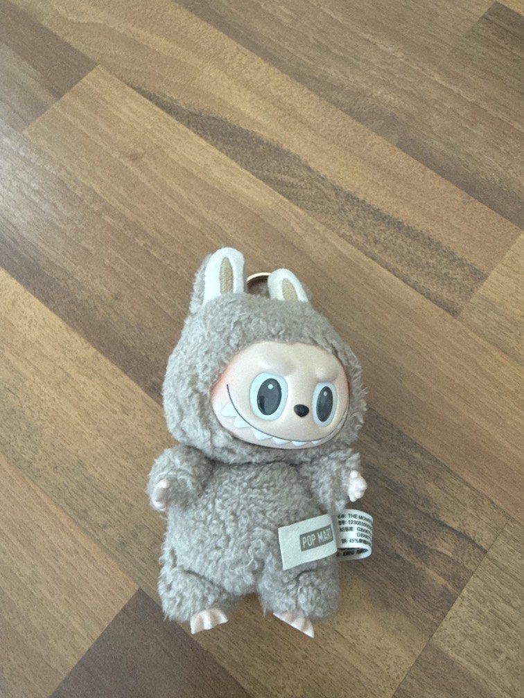 Keychains (Category: Announcements) located in Kuala Lumpur. Submitted by items.seller7 (Listing ID 1453459637, Image 3). Description: One piece any Labubu- Rm 35 official labubu from shanghai Other keychains- name ur price.