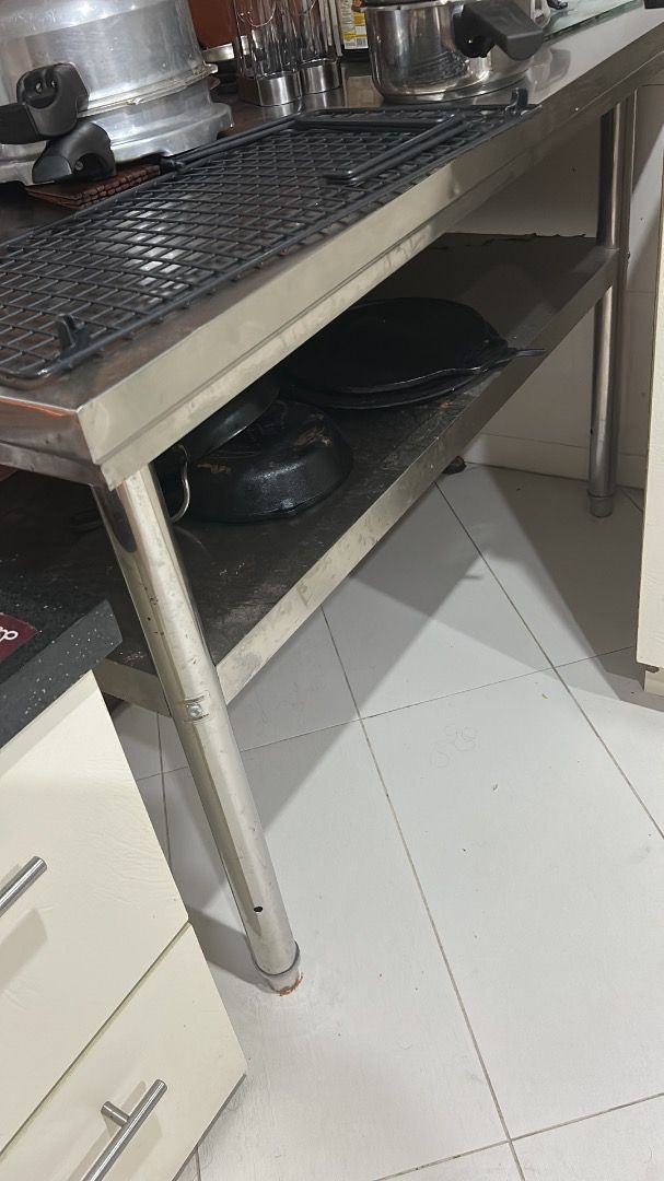 Kitchen work table (Category: BBQ, Grills & Hotpots) located in Singapore. Submitted by tellsudhar09848 (Listing ID 1453562550, Image 1). Description: .