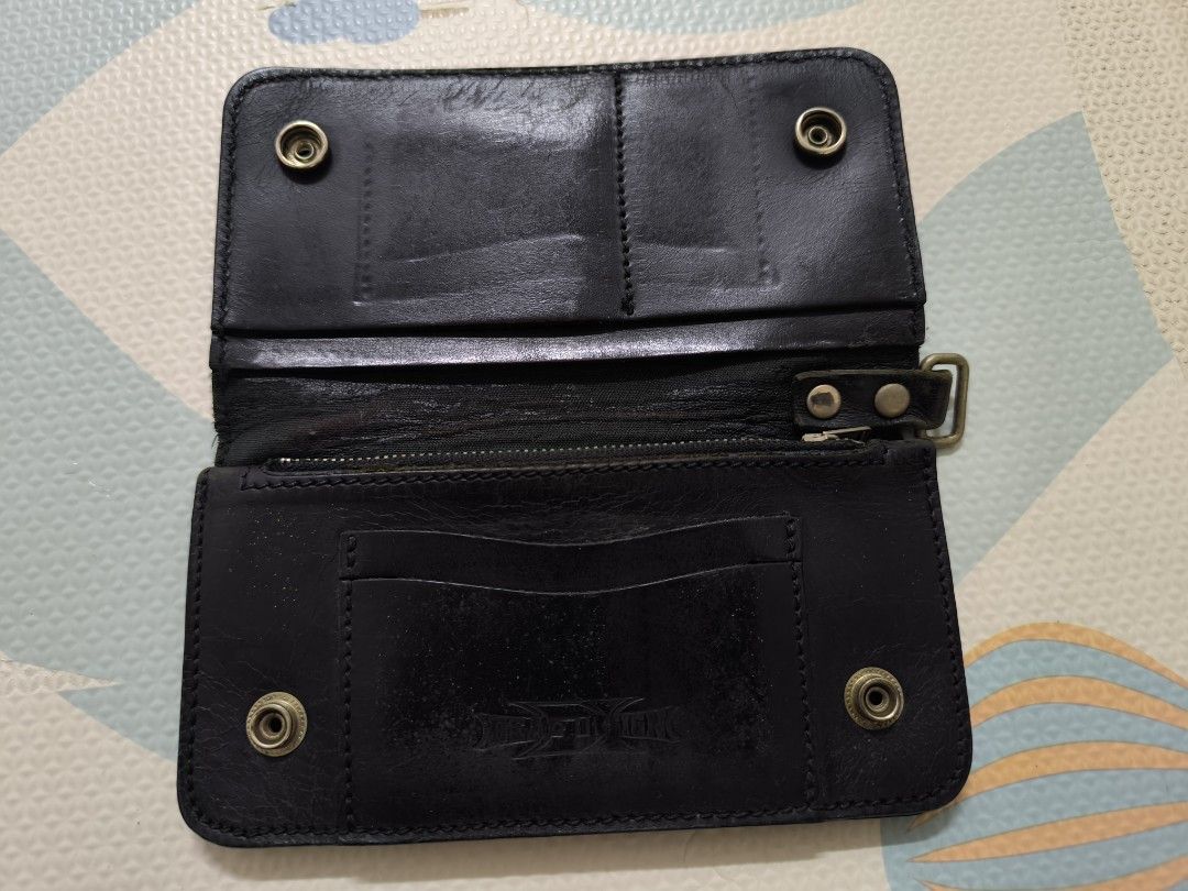 Leather Long Wallet (Category: Wallets & Card Holders) located in Paka. Submitted by jual_beli_soul_my (Listing ID 1453537310, Image 3). Description: Condition 7/10 used Detail rujuk gambar .