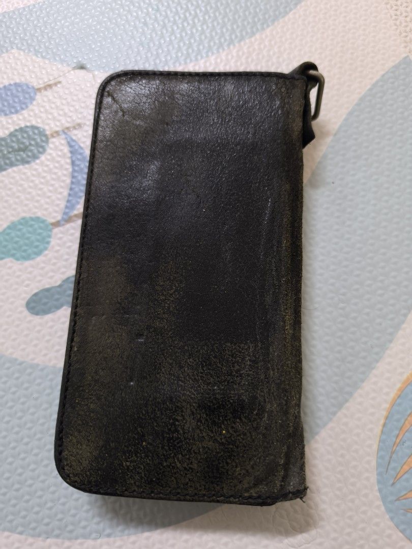 Leather Long Wallet (Category: Wallets & Card Holders) located in Paka. Submitted by jual_beli_soul_my (Listing ID 1453537310, Image 2). Description: Condition 7/10 used Detail rujuk gambar .
