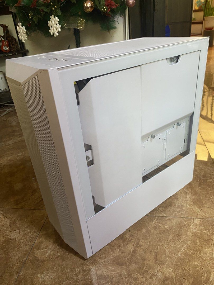 Lian Li Lancool II Mesh C White ATX Mid Tower PC Case (Category: Computer Parts) located in Imus. Submitted by badtzma (Listing ID 1453600647, Image 3). Description: Selling Lian Li Lancool II Mesh C PC Case bought last feb 2025 ATX Mid-Tower with 3 lian li fans included 3000 php slightly negotiable Slightly used No issues RFS - unloading di na nagagamit/ dispose na daw sabi ni misis para magamit pa ng iba Loc: Imus/Indang MOP: Gcash/Cash/Bank Tr