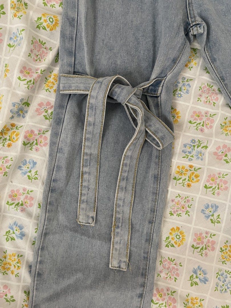 Light Wash Denim Jeans (Category: Jeans) located in Santa Cruz, Pampanga. Submitted by httpschayo (Listing ID 1453457220, Image 2). Description: LAST PRICE LISTED SIZES (INCHES): Waist: 28 Length: 38.3 Leg Hole: 14 — working zipper — has 2 side pockets — has 1 knee pocket — has 2 back pockets .