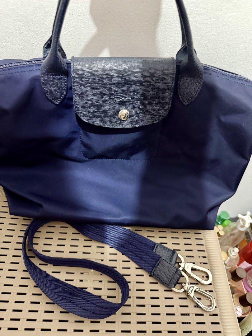 LONGCHAMP Le Pliage Neo Medium Top Handle Handbag - Navy (Category: Luxury Bags & Wallets) located in Muntinlupa City. Submitted by bashabells (Listing ID 1453603927, Image 2). Description: - Authentic Navy blue Longchamp Le Pliage bag - Long strap is included - Spacious interior, ideal for weekend getaways or everyday essentials - Free felt base shaper - Still for sale at zalora.