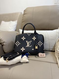 (Category: ) located in . Submitted by myloveforbags. (Listing ID 1453607123, Image 1). Description: .