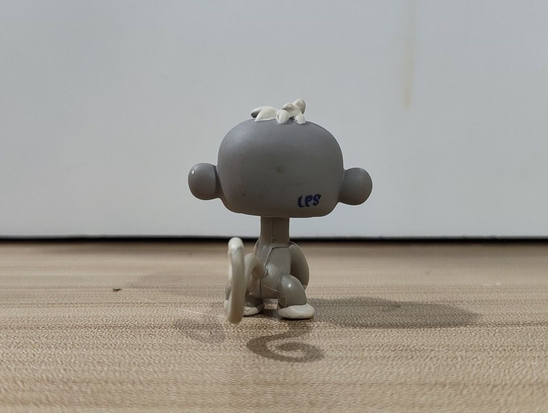 LPS Monkey (Category: Figurines & Statues) located in Manila. Submitted by kateulinaa (Listing ID 1453602277, Image 2). Description: lps monkey for sale! • pay as you order • reservations for only two days • current price is discounted already! original price was 450 • additional note: paint chip near mouth feel free to message about condition pics! ❤️.