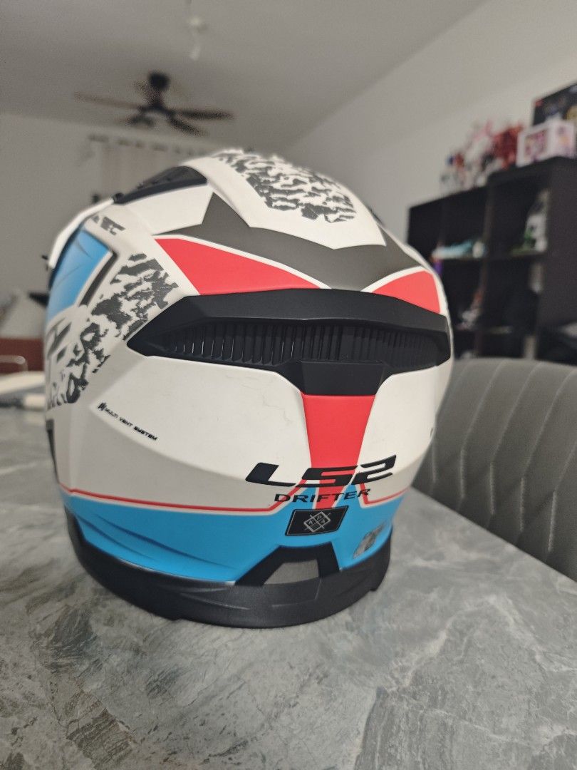 LS2 Drifter (Category: Motorbikes) located in Kuala Lumpur. Submitted by muhammadqamarul27 (Listing ID 1453559055, Image 3). Description: LS2 Drifter helmet for sale. Condition: 8/10 (barely used) Reason: Can't fit anymore Size: L Negotiable.