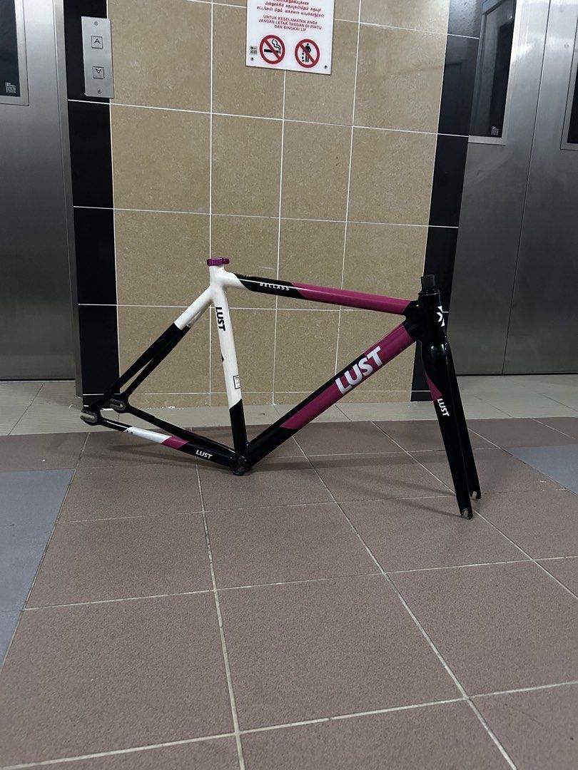 Lust Beclass (Category: Bicycles) located in Singapore. Submitted by niunai_ (Listing ID 1453613169, Image 2). Description: WTT/WTS Lf offers •Lust beclass Size (M) (8.5/10) *Pink Phil can be included for +$50 Info: Frame condition is almost brand new with few scuffs , very light frame with carbon fork , fork is cut to no spacers. Looking to sell or trade. Do not offer if u are not interested. Tags: .