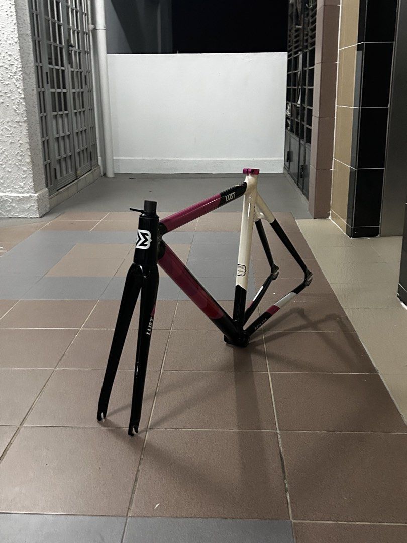 Lust Beclass (Category: Bicycles) located in Singapore. Submitted by niunai_ (Listing ID 1453613169, Image 3). Description: WTT/WTS Lf offers •Lust beclass Size (M) (8.5/10) *Pink Phil can be included for +$50 Info: Frame condition is almost brand new with few scuffs , very light frame with carbon fork , fork is cut to no spacers. Looking to sell or trade. Do not offer if u are not interested. Tags: .