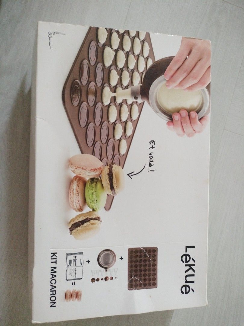 Macaron kit (Category: Bakeware) located in Singapore. Submitted by sofiefie (Listing ID 1453529544, Image 1). Description: - Lékué Macaron Kit - Silicone mat with pre-formed circles for consistent macaron shells - Includes a piping dispenser for easy filling - Ideal for creating homemade macarons - User-friendly for all baking levels.