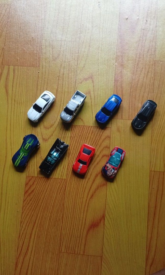 Maisto And Hot wheels (Category: Vehicle & Diecast Models) located in Manila. Submitted by mojonarchives (Listing ID 1453442408, Image 1). Description: Maisto And Hot wheels diecast cars Toy 1:64 Scales 650 For Take All Only ‼️🙏❤️.