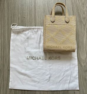 （分類：）位於 。 由 ioucola 提交（商品編號 1453455790，圖片 1）。簡介： 。