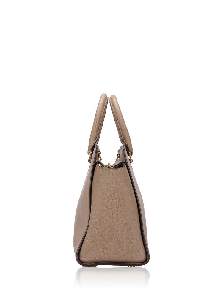 Michael Kors Selma Leather Large in Dark Dune (Category: Luxury Bags & Wallets) located in Paranaque City. Submitted by joymrtnz (Listing ID 1453447271, Image 3). Description: - Orig Michael Kors tote bag in a chic taupe color. - Crafted from durable Saffiano leather. - Elegant gold hardware details. - Includes a convenient detachable shoulder strap. - Ample interior space, ideal for carrying your essentials. - Perfect for both professional setti