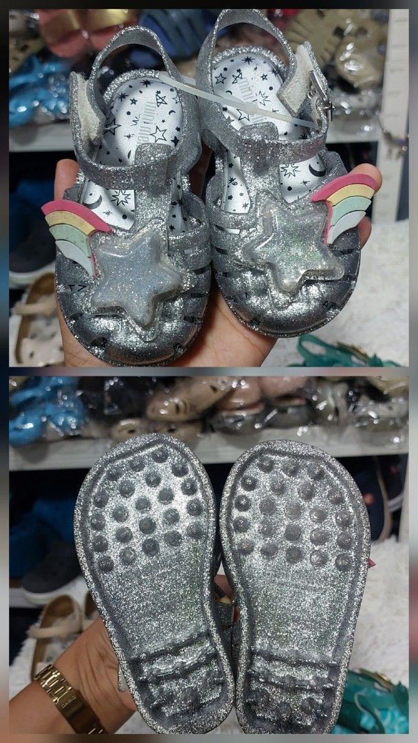 Mini Melissa Jelly Shoes & Flats - Various Styles (Category: Babies & Kids Fashion) located in Quezon City. Submitted by kimlynandaya (Listing ID 1453570590, Image 2). Description: Original mini melissa for kids. Size and price nasa caption na po. 1st pic : size : usa 6@ 12½ cm Price: 599 2nd pic : usa 6@12½ cm Price:499 3rd pic: usa 6@ 12½ cm Price: 389 4th pic: usa 6@ 12½ cm Price : 399 📌𝗗𝗜𝗦𝗖𝗟𝗔𝗜𝗠𝗘𝗥: 𝘈𝘭𝘭 𝘪𝘵𝘦𝘮𝘴 𝘢𝘳𝘦 𝘱𝘳𝘦𝘭�