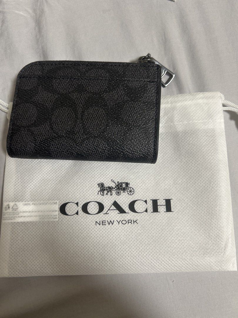 Mini pouch (Category: Wallets & Card Holders) located in Singapore. Submitted by teddybear93 (Listing ID 1453590201, Image 2). Description: Brand new buy from Japan .