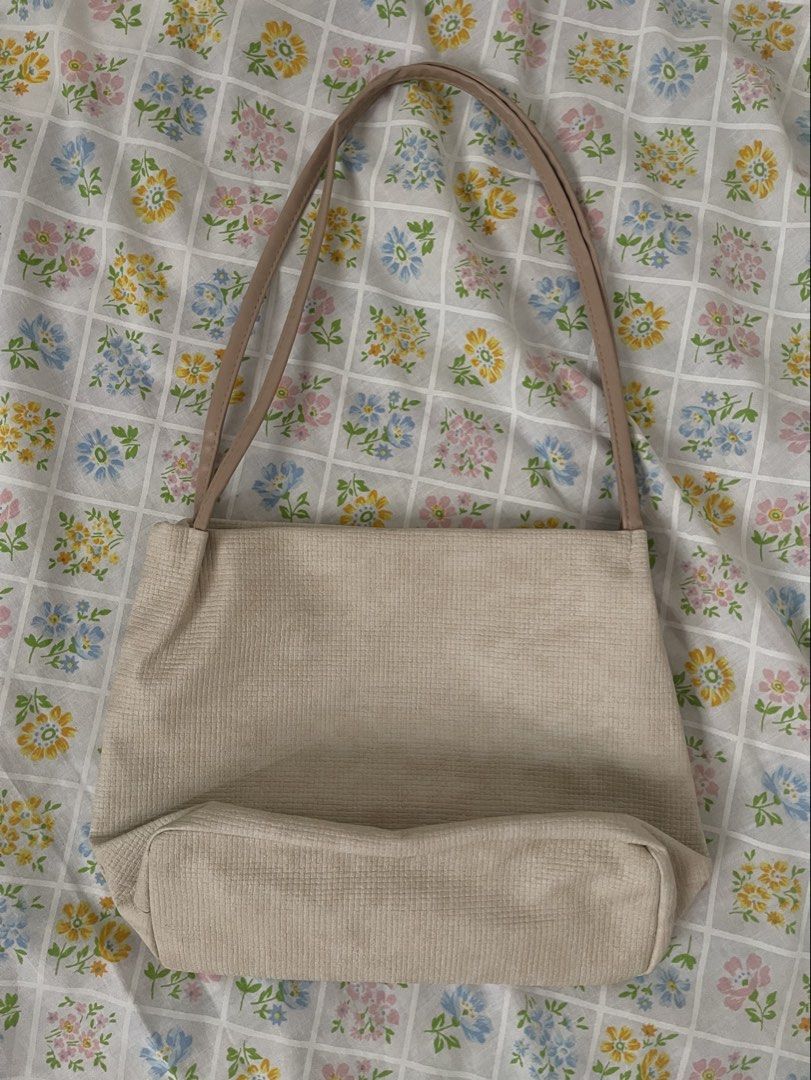 Minimalist Tote Bag (Category: Tote Bags) located in Santa Cruz, Pampanga. Submitted by httpschayo (Listing ID 1453439050, Image 2). Description: Minimalist Tote Bag — used twice — magnetic lock — no issue.