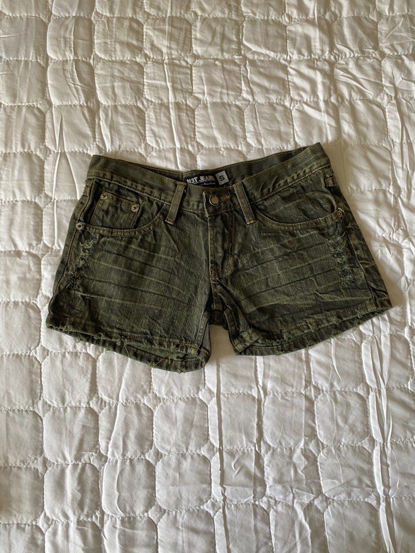 n3t low-rise denim short (Category: Shorts) located in Quezon City. Submitted by brattybabe (Listing ID 1453446567, Image 1). Description: Color may vary due to lighting Dimes: W:28 L:9.5 Leg opening: 19 💳 Mode of payment: GCash, Paymaya, Metrobank, BPI 🚚 Courier: Lalamove, Grab Padala, J&T, or Toktok only. 🫶🏻 The buyer is responsible for the shipping cost. 💲 Payment first before shipping the item. ⛔️ Note: I do not accept returns/refunds. R