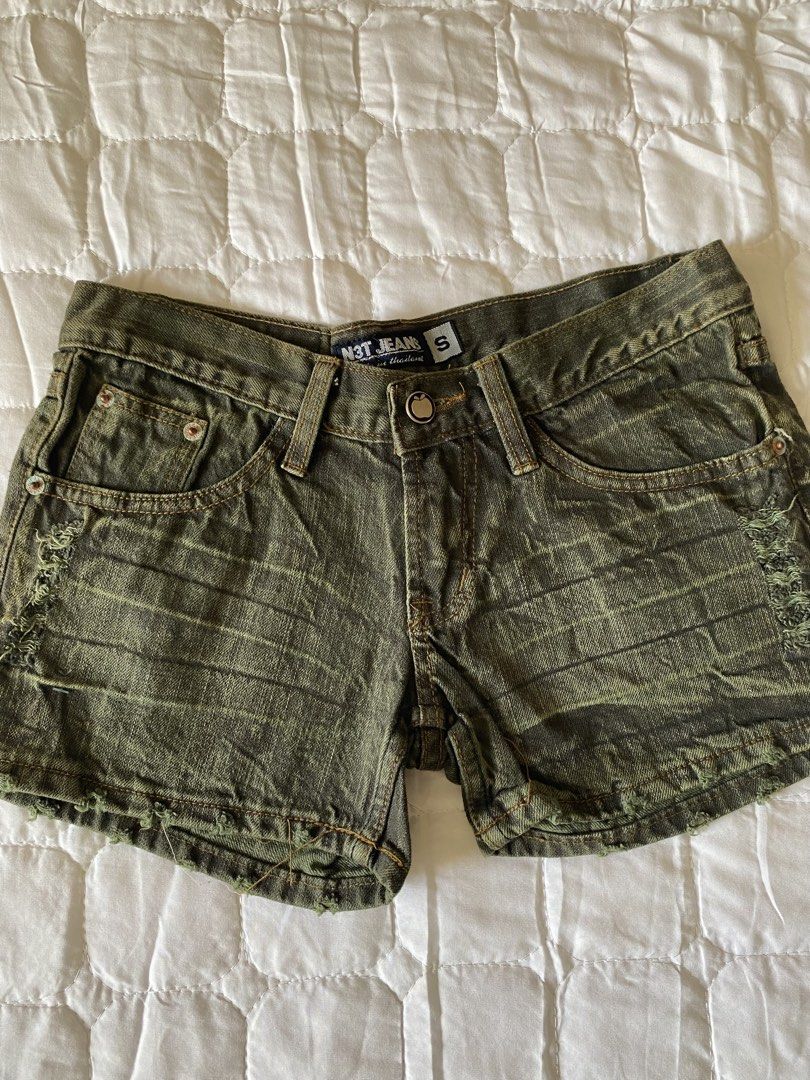 n3t low-rise denim short (Category: Shorts) located in Quezon City. Submitted by brattybabe (Listing ID 1453446567, Image 3). Description: Color may vary due to lighting Dimes: W:28 L:9.5 Leg opening: 19 💳 Mode of payment: GCash, Paymaya, Metrobank, BPI 🚚 Courier: Lalamove, Grab Padala, J&T, or Toktok only. 🫶🏻 The buyer is responsible for the shipping cost. 💲 Payment first before shipping the item. ⛔️ Note: I do not accept returns/refunds. R