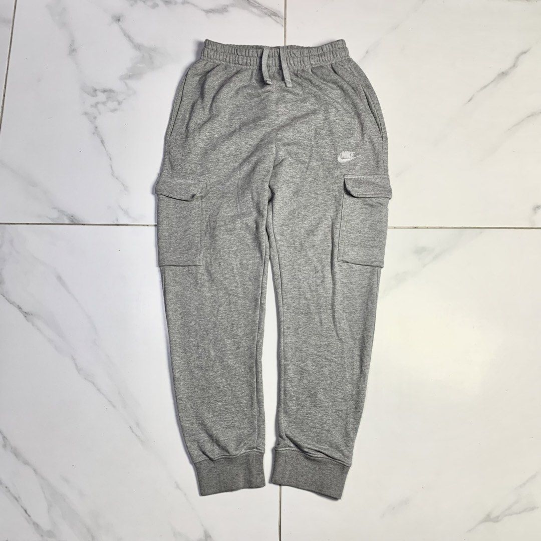 Nike Club Fleece Cargo (Category: Joggers) located in Mandaue City. Submitted by hannahitems (Listing ID 1453607317, Image 2). Description: Nike Club Fleece Cargo 26-32 waistline 37 length Asnew -850.