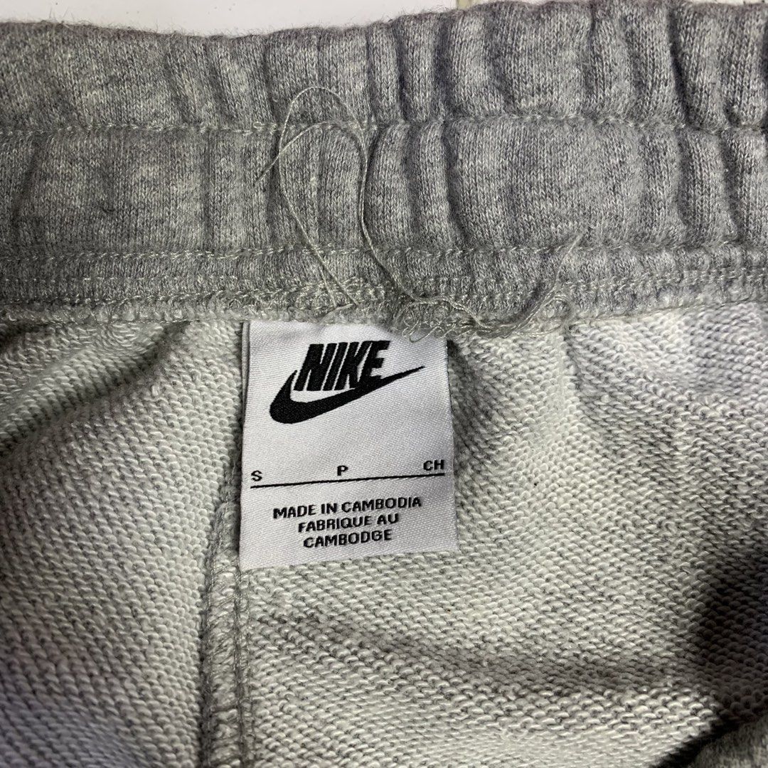 Nike Club Fleece Cargo (Category: Joggers) located in Mandaue City. Submitted by hannahitems (Listing ID 1453607317, Image 3). Description: Nike Club Fleece Cargo 26-32 waistline 37 length Asnew -850.