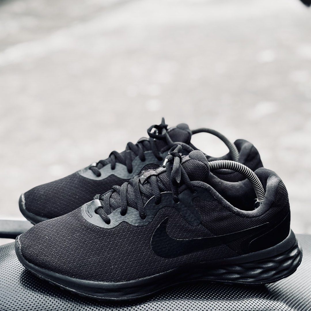 Nike Revolution 6 Mens (Category: Sneakers) located in San Fernando. Submitted by kickslocker (Listing ID 1453556723, Image 2). Description: - Nike Revolution 6 Running Shoes - Color: All Black - Size: Men's US 10 / 28cm - Condition: Excellent - Ideal for: Running, everyday wear - Price: PHP 999.