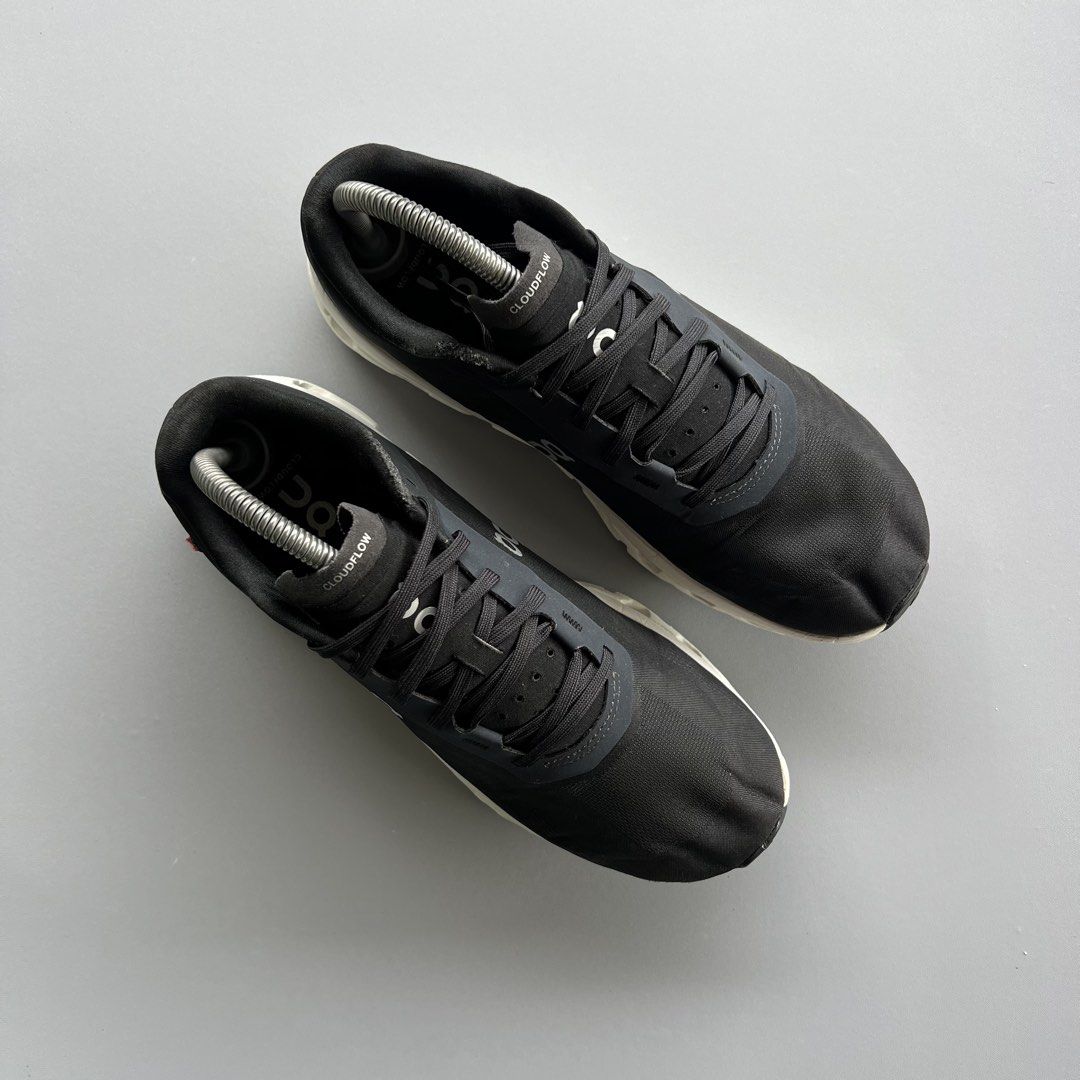 On Cloud (Category: Sneakers) located in Davao. Submitted by lootsngoods.1058 (Listing ID 1453545197, Image 3). Description: OC EUR 40.5/US W9/cm 25.5 Excellent condition Minimal fixed unnoticeable mine 2500.