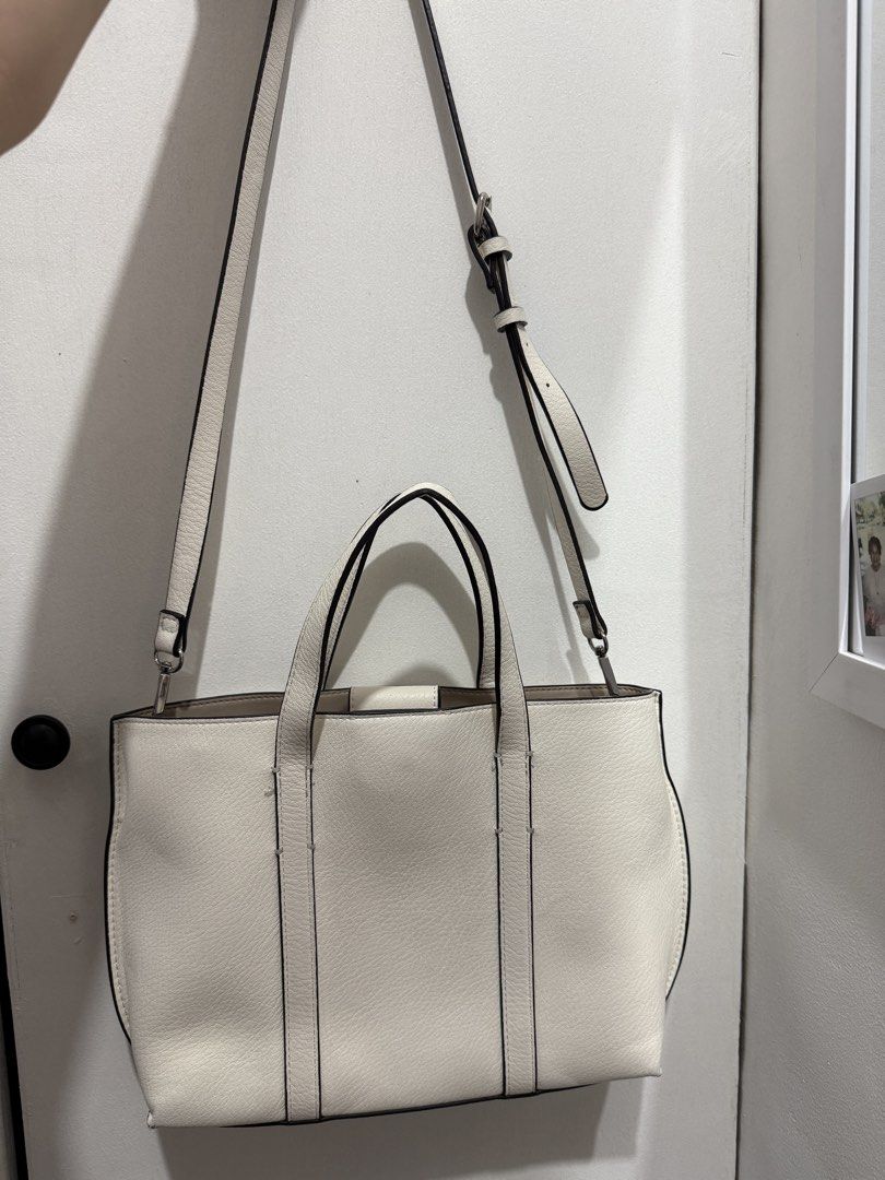 Parfois White Textured Tote Bag with Shoulder Strap (Category: Tote Bags) located in Carmona. Submitted by asiesc (Listing ID 1453618897, Image 2). Description: - White textured tote bag - Top handles - Detachable shoulder strap - Interior zippered compartment - Interior small open pocket - Size: Length - 11” Height - 8.5”.