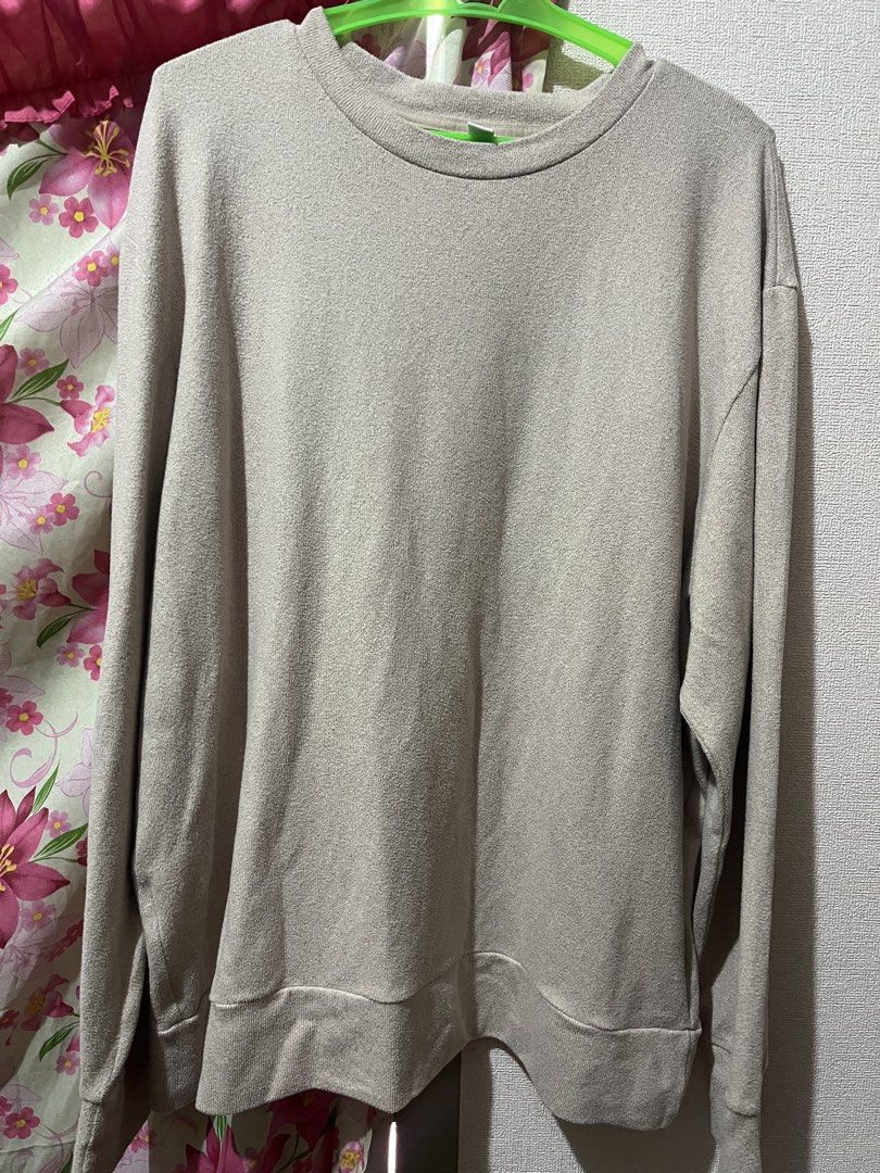 pink uniqlo pullover (Category: Coats, Jackets and Outerwear) located in Manila. Submitted by clyssdcc (Listing ID 1453432331, Image 1). Description: - 3x lang nagamit - good for medium & large .