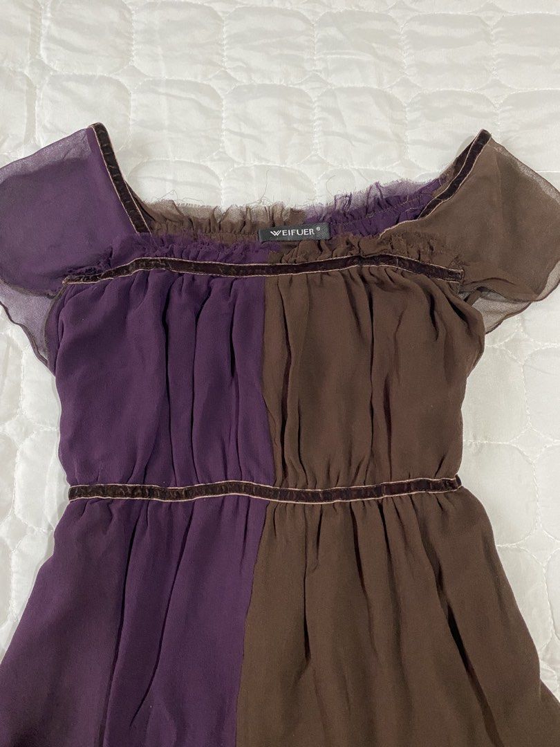 plum colorblock babydoll top (Category: Blouses) located in Quezon City. Submitted by brattybabe (Listing ID 1453444323, Image 3). Description: Color may vary due to lighting Dimes: bust: 32 W: 28 L: 21 💳 Mode of payment: GCash, Paymaya, Metrobank, BPI 🚚 Courier: Lalamove, Grab Padala, J&T, or Toktok only. 🫶🏻 The buyer is responsible for the shipping cost. 💲 Payment first before shipping the item. ⛔️ Note: I do not accept returns/refunds. RF