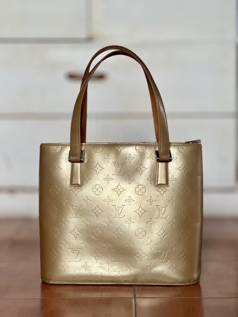 Preowned Louis Vuitton Shoulder Bag (Authentic) (Category: Luxury Bags & Wallets) located in Lucena. Submitted by makolista44533 (Listing ID 1453432480, Image 1). Description: Selling Pre-owned LV Alma Vernis shoulder bag. (Authentic) Issue: with slight stain (see photo)due to age, no box but with dust bag. Selling it for 35,000 (negotiable).