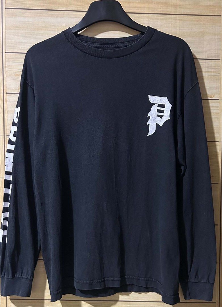 Primitive Skateboarding Long Sleeve Tee (Category: Coats, Jackets and Outerwear) located in Hermosa. Submitted by breestyle (Listing ID 1453509996, Image 2). Description: Made in Mexico Medium 20.5” x 27” Black Front, back & sleeve prints Natural cracking on print due to age (adds vintage character) Good overall condition.