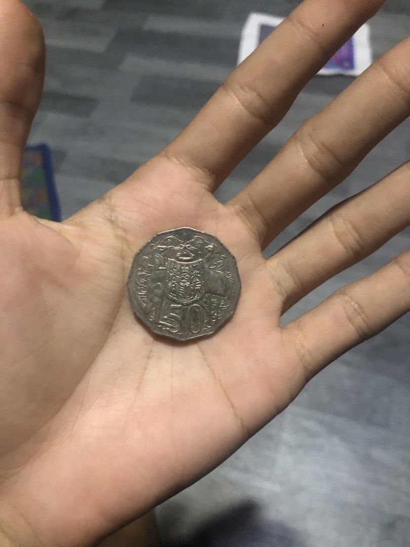 QUEEN ELIZABETH COIN (Category: Currency) located in Kapalong. Submitted by justinfinds8 (Listing ID 1453522991, Image 2). Description: pm.