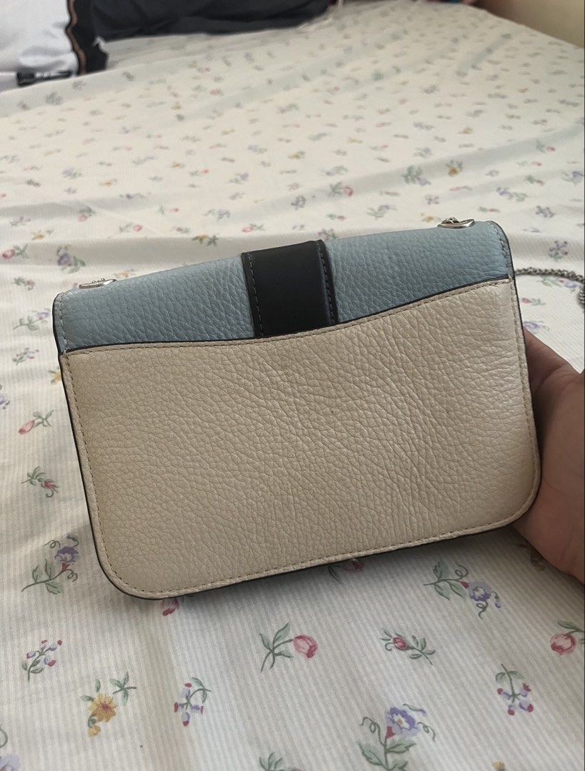 Rare Authentic Coach silver hardware sling bag (Category: Shoulder Bags) located in Subic. Submitted by p0rcelain (Listing ID 1453431614, Image 3). Description: Authentic coach sling bag.