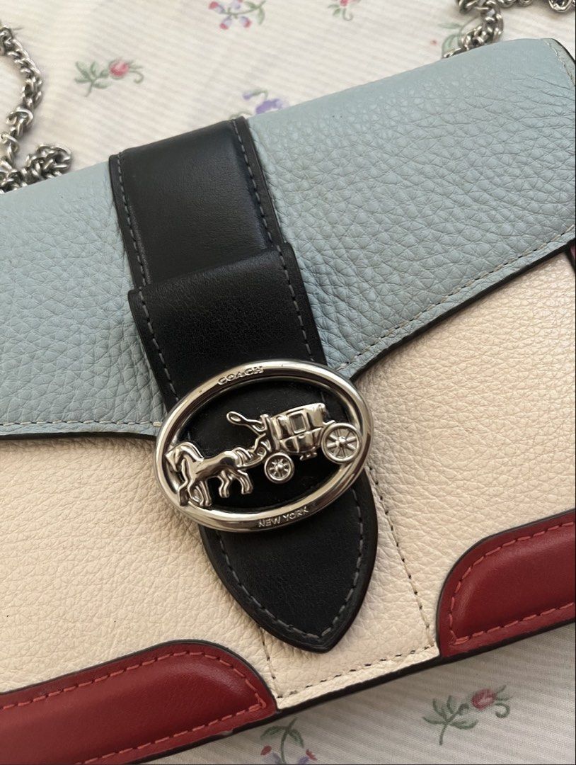 Rare Authentic Coach silver hardware sling bag (Category: Shoulder Bags) located in Subic. Submitted by p0rcelain (Listing ID 1453431614, Image 2). Description: Authentic coach sling bag.