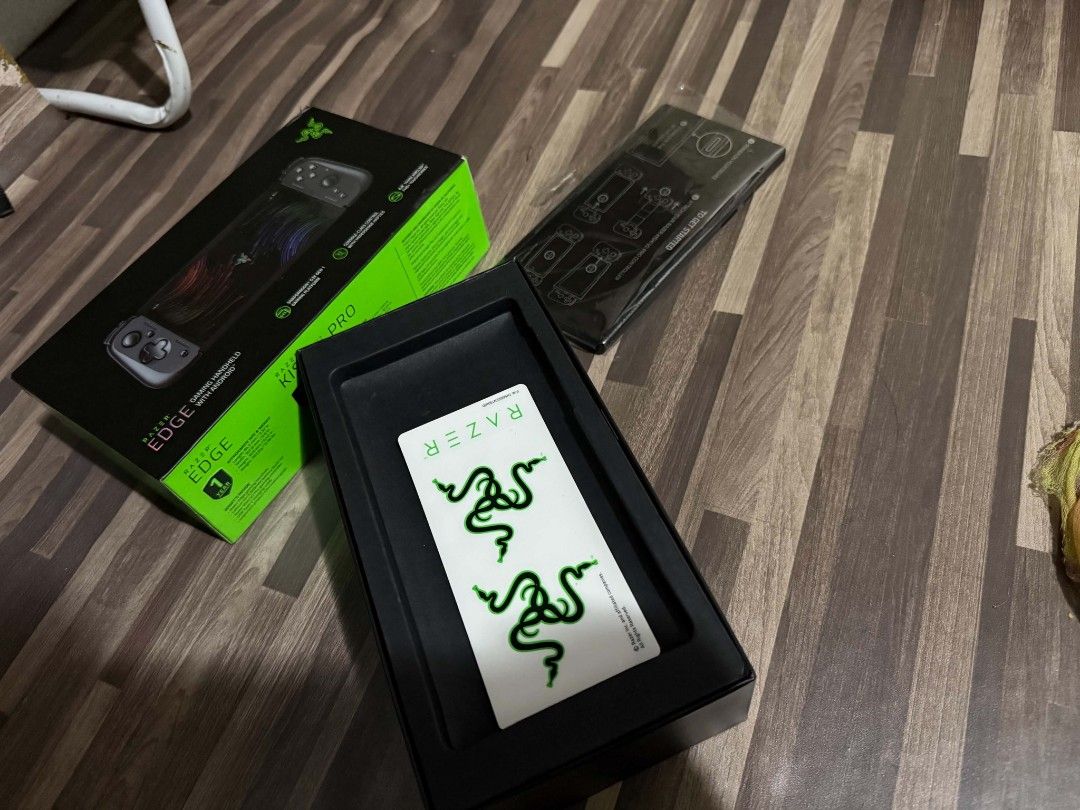 Razer edge android handle (Category: Others) located in Manila. Submitted by jaymarklim1909 (Listing ID 1453538459, Image 2). Description: Sale or Swap Razer Edge Android Gaming Handheld 128gb 144hz amoled screen Snapdragon G3X GEN 1 100% smooth No issues Complete package Box Cable type c Razer kishi v2 controller.