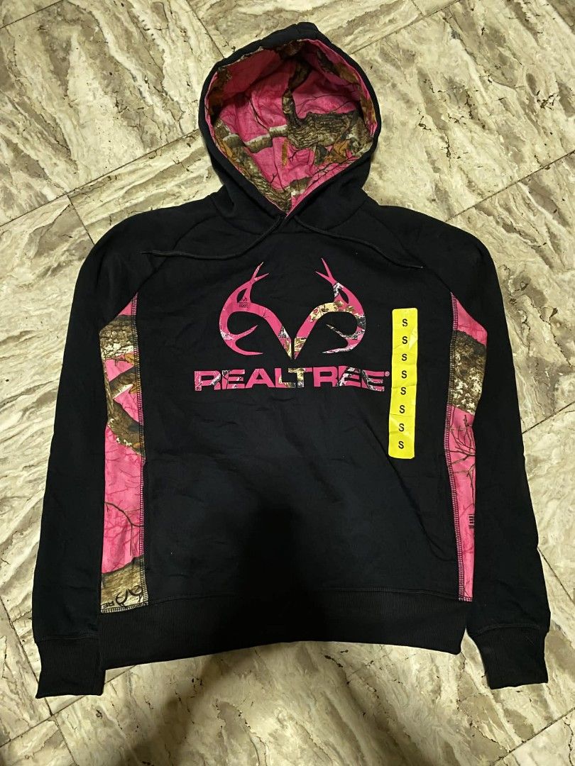 Real Tree Pink Camo Hoodie Size S (Category: Hoodies) located in Bulacan. Submitted by rondeez (Listing ID 1453526529, Image 2). Description: Black Realtree hoodie - Pink camouflage accents - Pink camo-lined hood - Pink Realtree logo - Size: Small - Dimes: 21 x 25 -Brand New Condition .