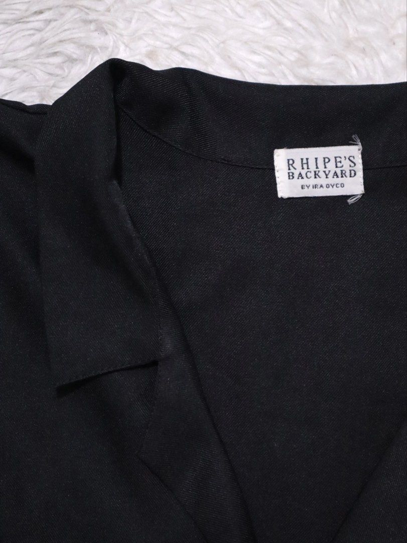 RHIPE’S BACKYARD Black Button Up Polo Top (Category: Blouses) located in Marikina City. Submitted by whatever.chula (Listing ID 1453604493, Image 3). Description: 🤍 Fits S - L 🚫 No Issue 🎀RFS: Decluttering .