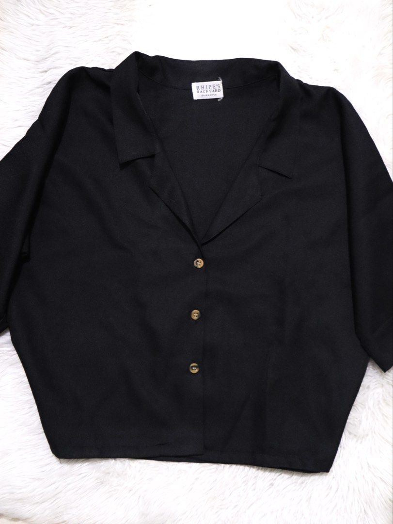 RHIPE’S BACKYARD Black Button Up Polo Top (Category: Blouses) located in Marikina City. Submitted by whatever.chula (Listing ID 1453604493, Image 2). Description: 🤍 Fits S - L 🚫 No Issue 🎀RFS: Decluttering .